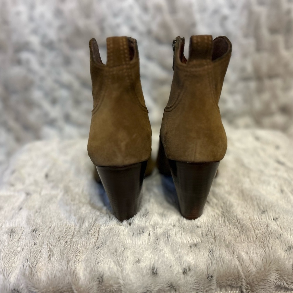 The Frye Co heeled booties - Picture 2 of 3